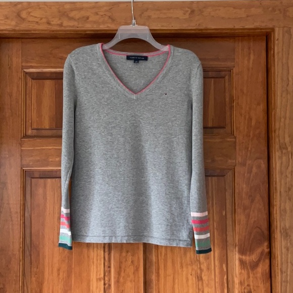 Heather Gray V-neck Tommy Hilfiger Cotton Sweater Size Medium - Picture 1 of 9